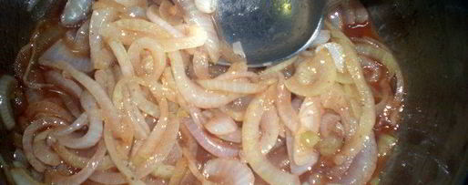 Шаг 5: слойки с белым мясом птицы и луково-брусничным конфитюром