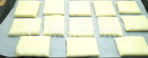 Шаг 2: слоек из слоеного теста ореховые