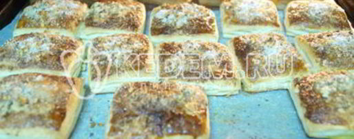 Шаг 5: слоек из слоеного теста ореховые