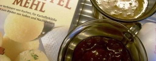 Шаг 1: слоек с абрикосовым джемом и сливовым конфитюром