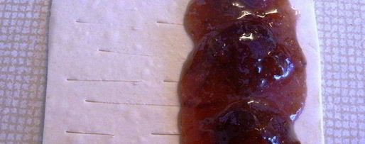 Шаг 4: слоек с абрикосовым джемом и сливовым конфитюром