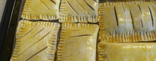 Шаг 5: слоек с абрикосовым джемом и сливовым конфитюром