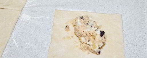 Шаг 2: слоек с горбушей и яйцом