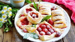 Рецепт Слоек с клубникой