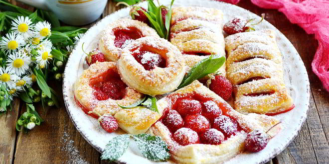 Рецепт слоек с клубникой