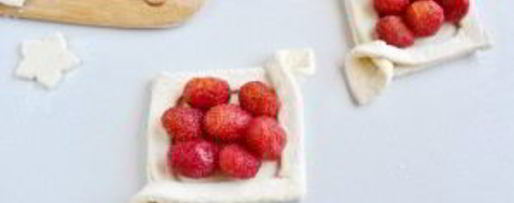 Шаг 6: слоек с клубникой