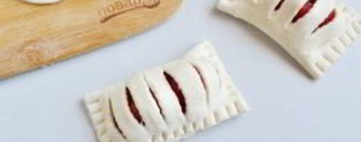 Шаг 9: слоек с клубникой