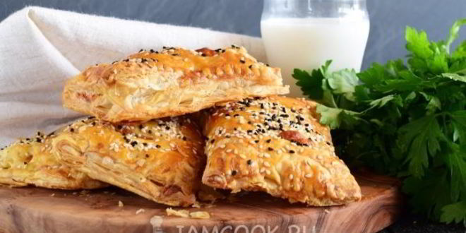 Рецепт слоек с колбасой и сыром