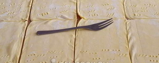 Шаг 4: слоек с колбасой и сыром