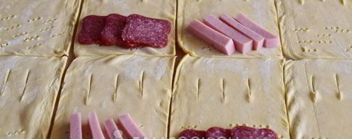 Шаг 6: слоек с колбасой и сыром