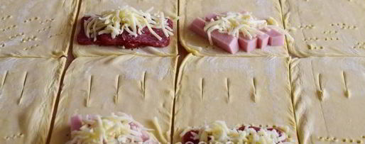 Шаг 7: слоек с колбасой и сыром