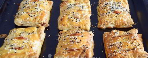 Шаг 11: слоек с колбасой и сыром