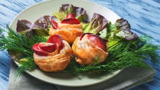 Рецепт Слоек с колбасой из слоеного теста