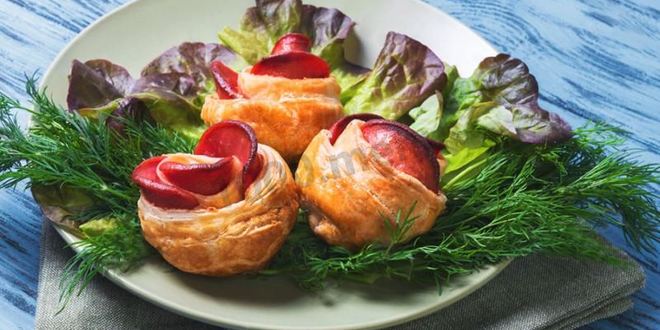 Рецепт слоек с колбасой из слоеного теста