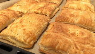 Рецепт Слоек с копченым мясом и сыром