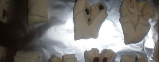 Шаг 1: слоек с кунжутом и клюквой