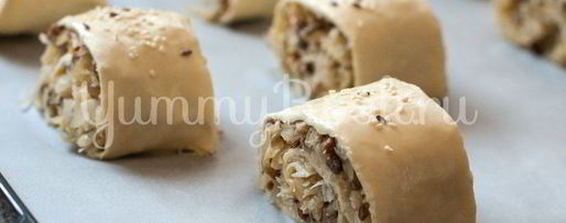 Шаг 8: слоек с квашеной капустой и грибами