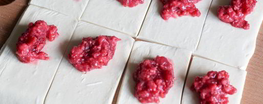 Шаг 2: слоек с малиной