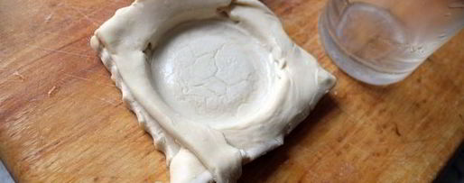 Шаг 8: слоек с мясом dog bowl