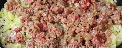 Шаг 1: слоек с мясом