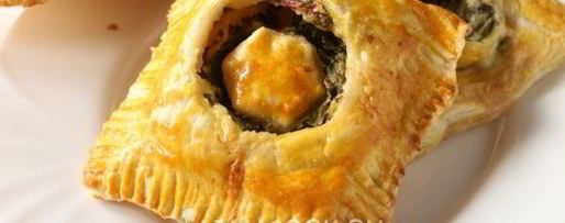 Шаг 9: слоек с сыром и свекольными листьями