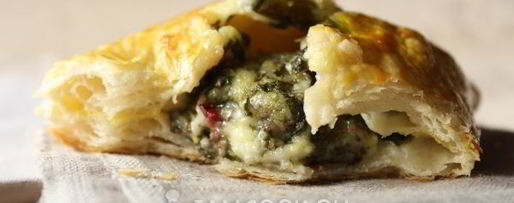 Шаг 11: слоек с сыром и свекольными листьями