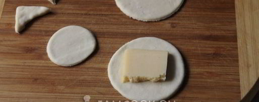 Шаг 6: слоек с сыром из готового слоеного теста