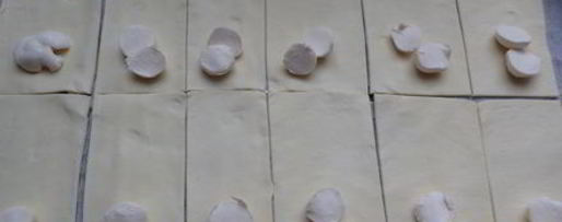 Шаг 3: слоек с томатами и моцареллой