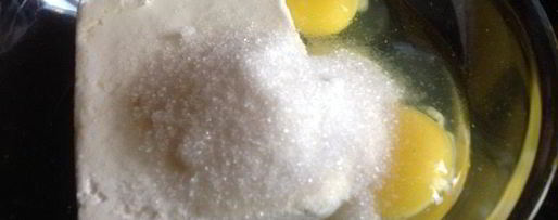 Шаг 1: слоек с творогом и клубникой