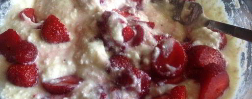 Шаг 2: слоек с творогом и клубникой