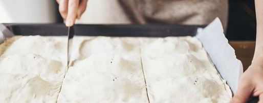 Шаг 10: слоек с яйцом и зеленью