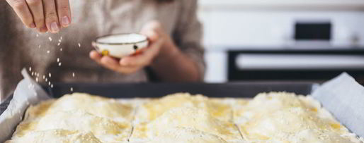 Шаг 11: слоек с яйцом и зеленью