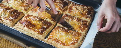 Шаг 13: слоек с яйцом и зеленью