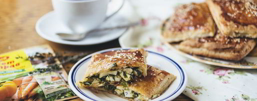 Шаг 14: слоек с яйцом и зеленью