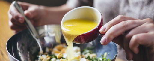 Шаг 4: слоек с яйцом и зеленью