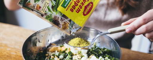 Шаг 5: слоек с яйцом и зеленью