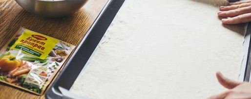 Шаг 6: слоек с яйцом и зеленью