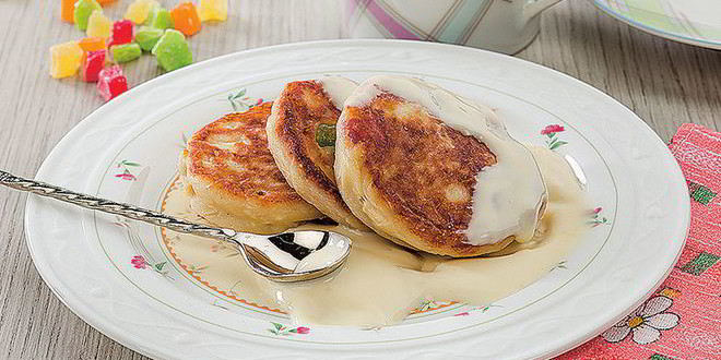 Рецепт банановых сырников с цукатами