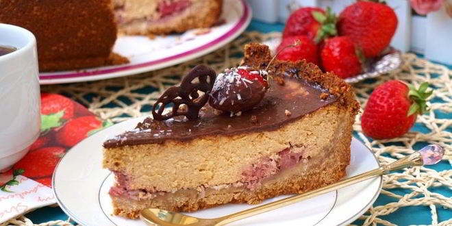 Рецепт карамельного сырника с клубникой