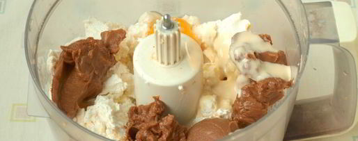 Шаг 3: карамельного сырника с клубникой