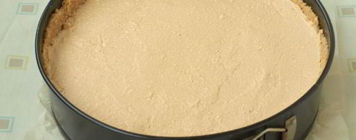 Шаг 5: карамельного сырника с клубникой