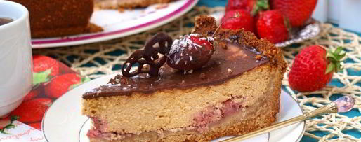 Шаг 7: карамельного сырника с клубникой