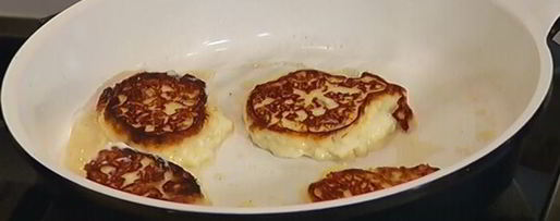 Шаг 7: лимонных сырников с соусом из маскарпоне