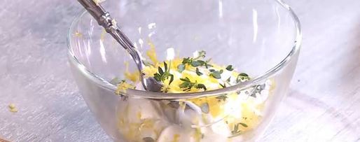 Шаг 10: мятных сырников с маслинами и сметанным соусом