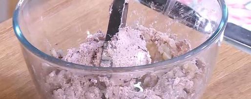 Шаг 2: мятных сырников с маслинами и сметанным соусом