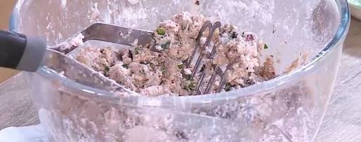 Шаг 6: мятных сырников с маслинами и сметанным соусом