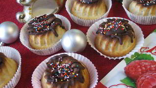 Рецепт Нежных творожников Малиновый вулкан