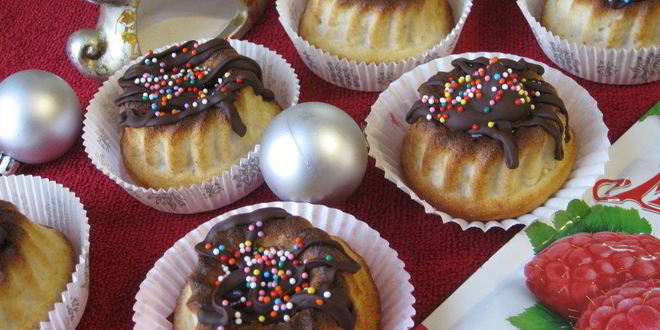 Рецепт нежных творожников малиновый вулкан