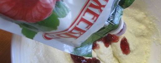 Шаг 2: нежных творожников малиновый вулкан