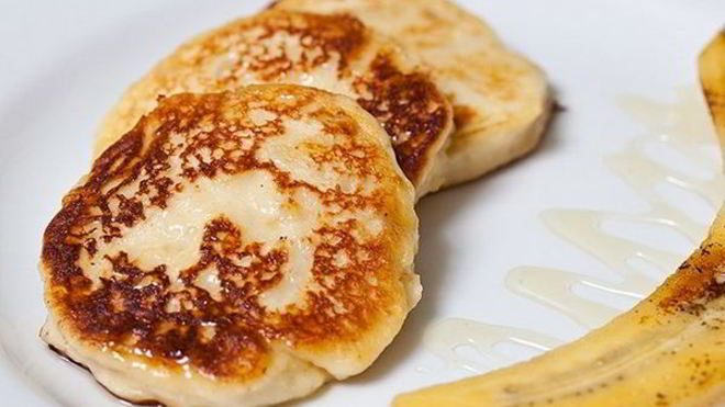 Рецепт Простых сырников из творога с бананом